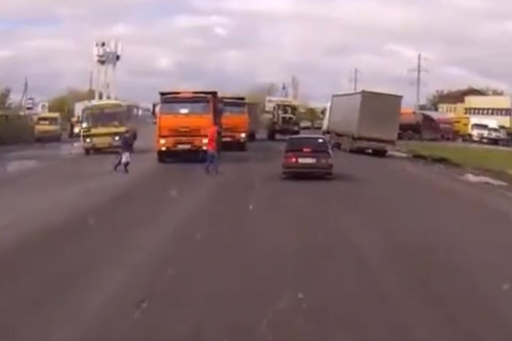 Gledali su smrti u oči, a onda... Onda se desilo čudo! (VIDEO)