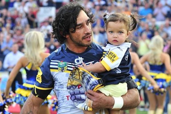 Kakve veze imaju crna bebi lutkica i ragbi igrač iz Australije? (FOTO)