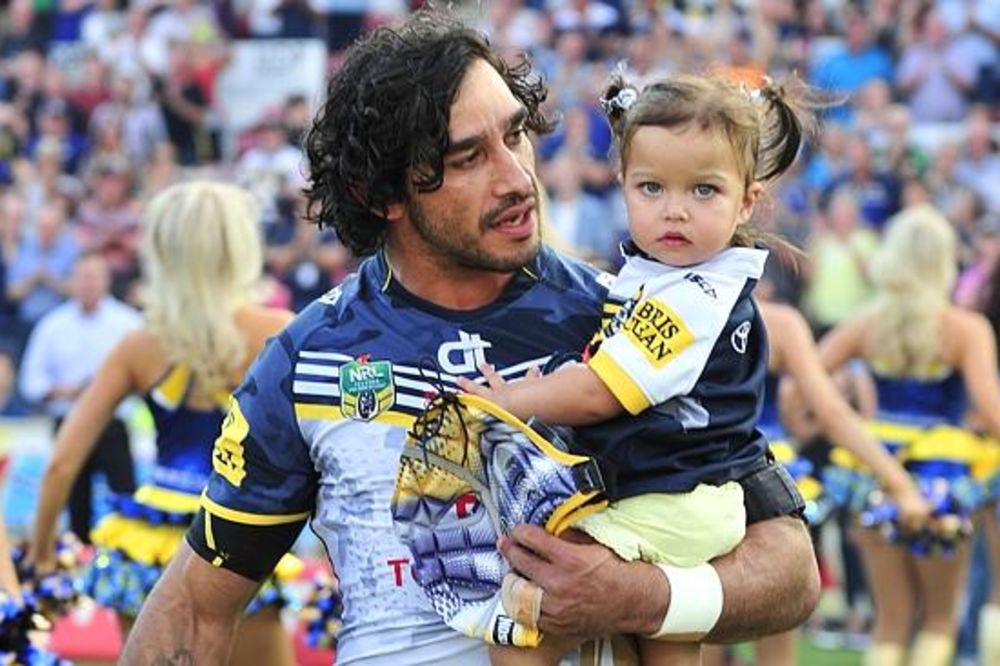 Kakve veze imaju crna bebi lutkica i ragbi igrač iz Australije? (FOTO)