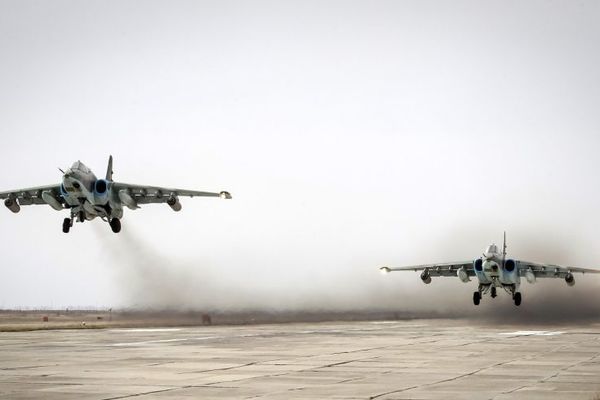 Ruski bombarderi uništili 30 tenkova, bazu i 3 komandna mesta Islamske države (FOTO) (VIDEO)