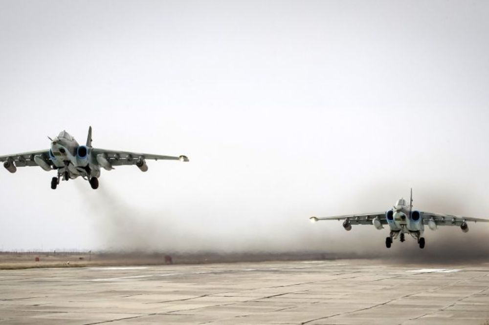 Ruski bombarderi uništili 30 tenkova, bazu i 3 komandna mesta Islamske države (FOTO) (VIDEO)