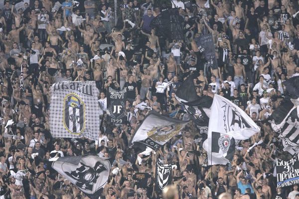 Humskom ponovo odjekivalo: Uprava napolje! (VIDEO)