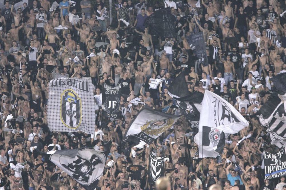 Humskom ponovo odjekivalo: Uprava napolje! (VIDEO)