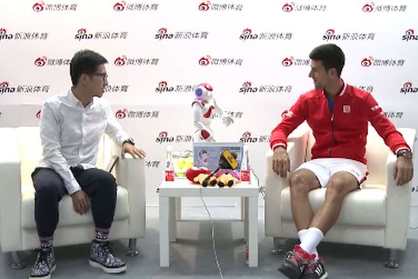 Nole svuda stvara i ima prijatelje, ali ovaj je poseban iz jednog razloga! (VIDEO)