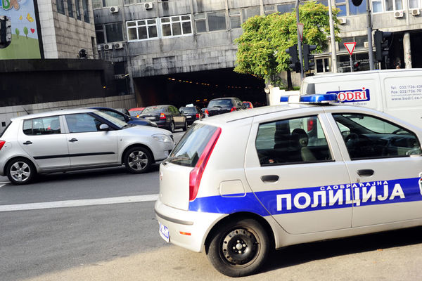 Uhapšen vozač koji je pregazio dve devojčice! Ušetao u stanicu policije i predao se