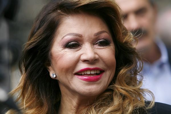 Najmorbidniji skandal Srbije! Neda Ukraden napravila selfi sa umirućom Usnijom! (FOTO) (18+)