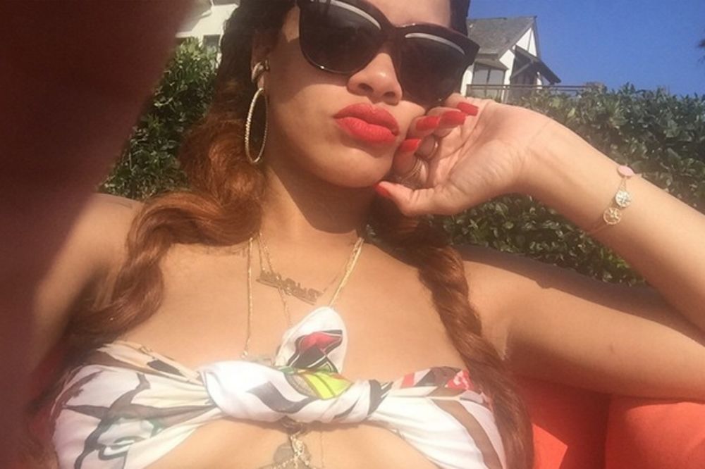 Erekcija u sekundi! Rijana kao od majke rođena! Bez cenzure! (FOTO)