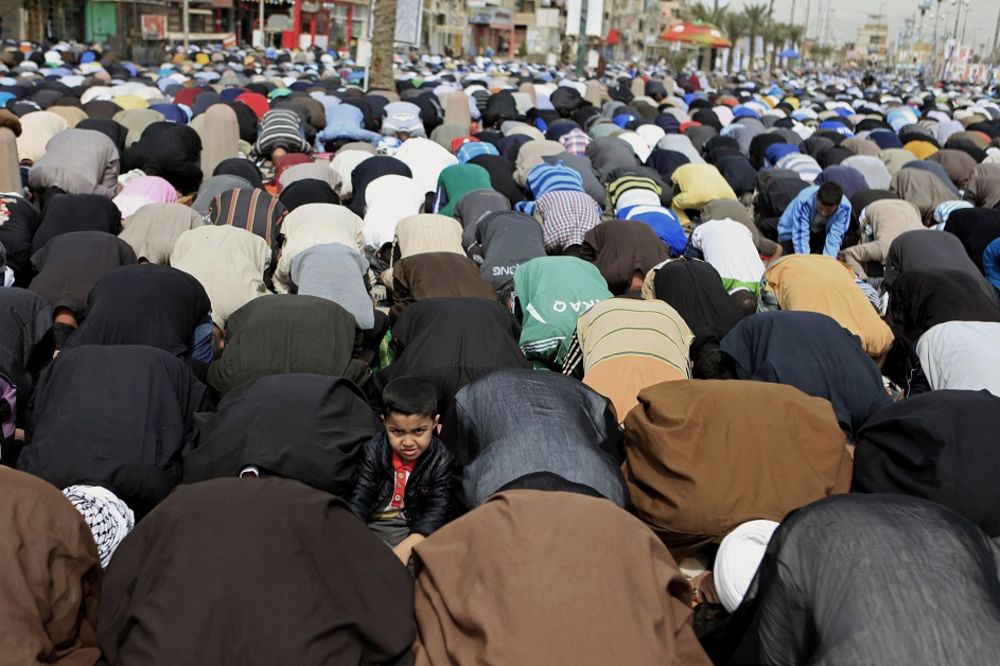 Celo selo kod Lazarevca zbog lokalnog popa prelazi u islam!