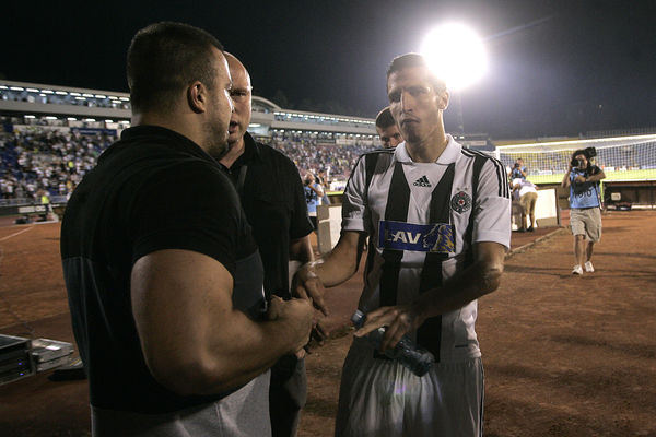 Nije Babović jedini: Setite se šamaranja Markovića i oduzimanja trake Šćepoviću! (VIDEO)