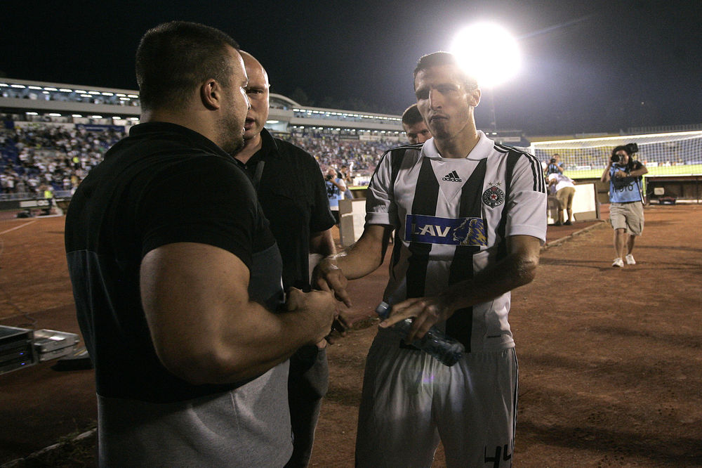 Nije Babović jedini: Setite se šamaranja Markovića i oduzimanja trake Šćepoviću! (VIDEO)