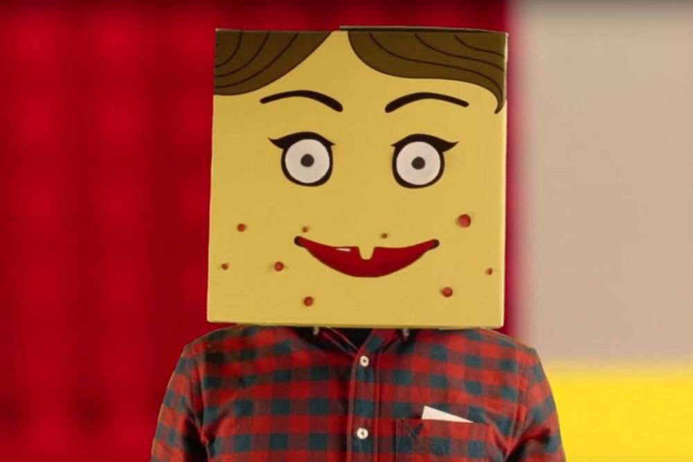 Stavio je med na lice. Kad vidite zašto - i vi ćete! (VIDEO)