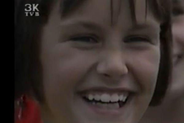 Da li je prepoznajete: Nekad slatka devojčica, danas prelepa srpska glumica! (FOTO)