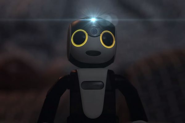 Novo japansko čudo: Polu robot, polu pametni telefon (VIDEO) (FOTO)