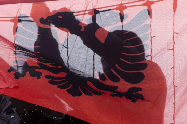 Zašto se Albanci toliko kunu u nju: U sve im dirajte, samo u zastavu ne! (FOTO)