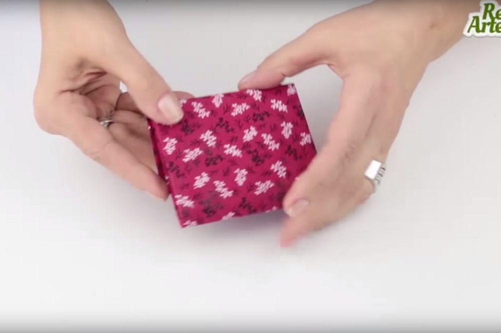 Uzela je prazan tetrapak i makaze, pogledajte šta je dobila (VIDEO)