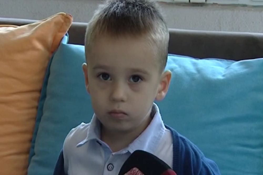 Čudo od deteta: Edin ima 4 godine i tečno čita, priča i piše engleski! (FOTO)