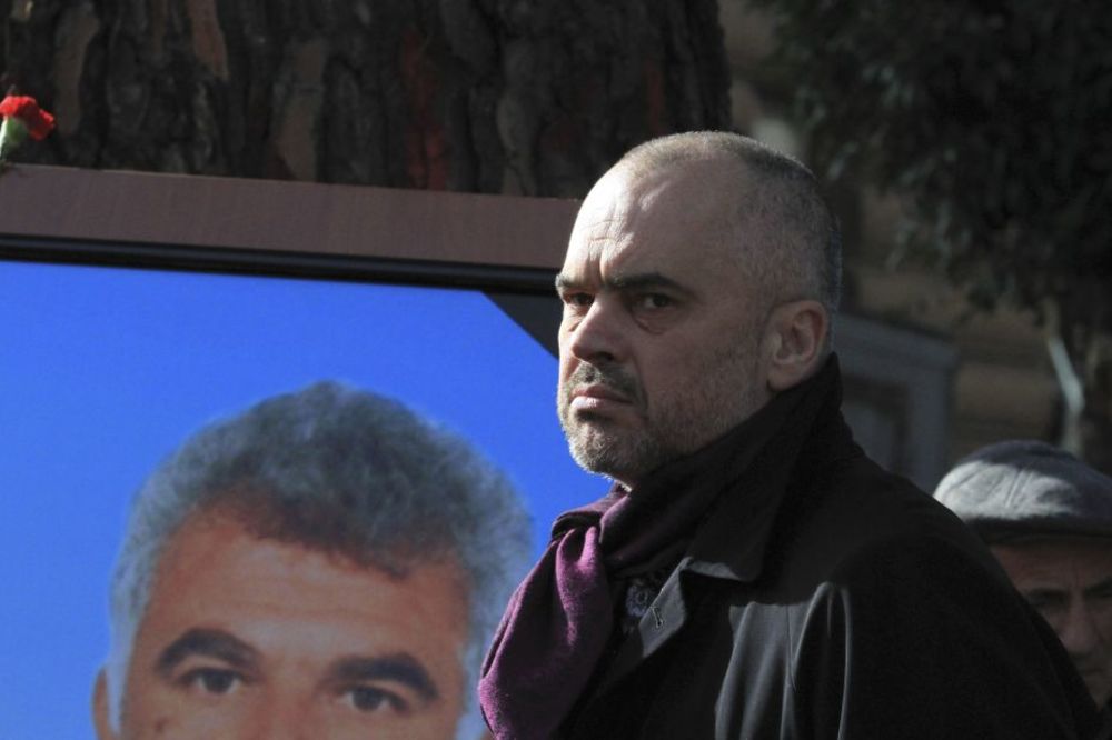 Albanski premijer: Srbi, izvinite zbog kamenovanja autobusa! (VIDEO)