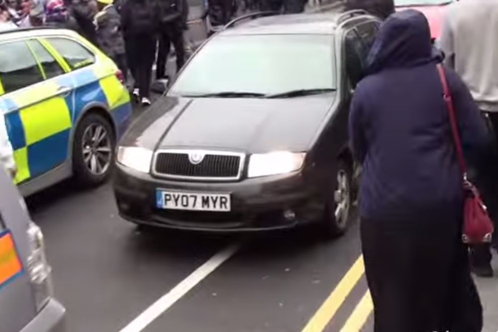 Radile bejzbolke: Devojke se pobile oko momka, tuklo se više od 200 mladih! (VIDEO)