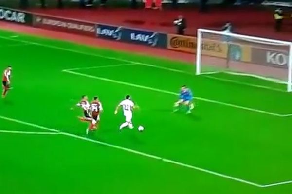 Šutiraj čoveče već jednom: Komentator RTS-a nervozniji od Ljajića! (VIDEO)