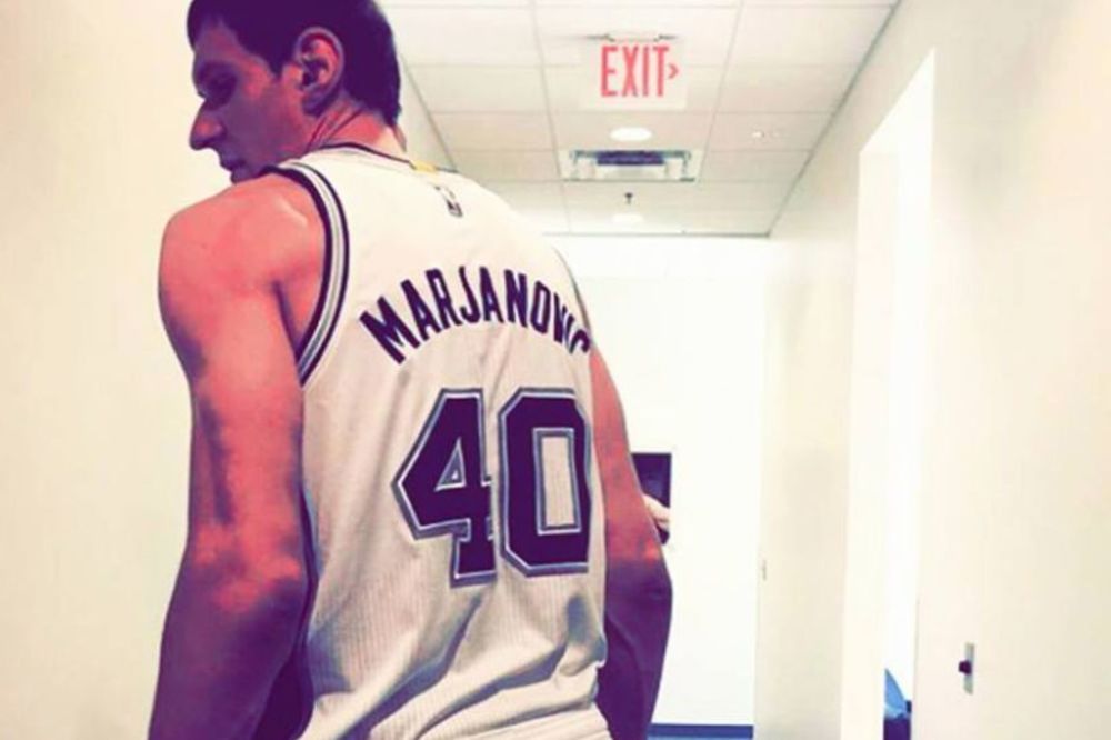 Marjanović sa fanovima kao Snežana sa patuljcima! (FOTO)