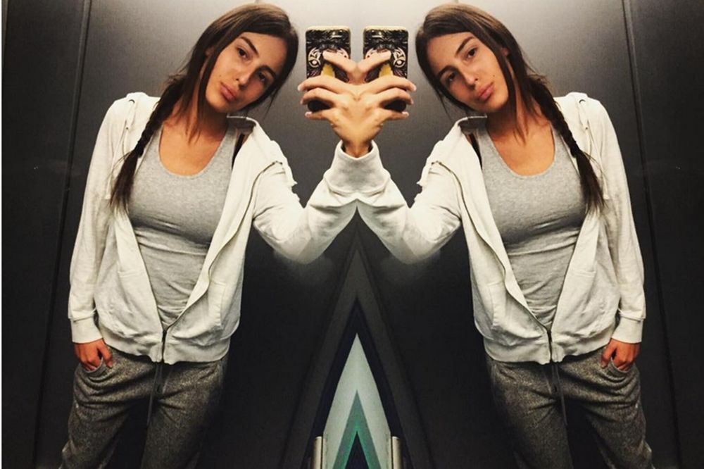 Anastasija kopira našu najlepšu manekenku! Koja je bolja? (FOTO)