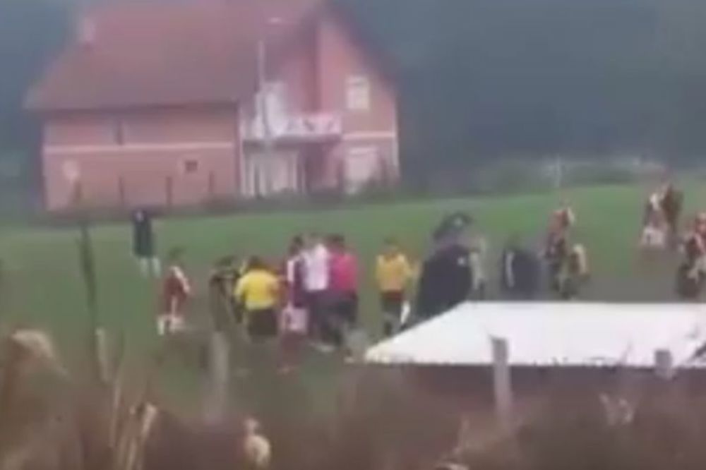 Bosanski sudija brutalno prebijen na sred terena, lekari ga hitno operisali! (VIDEO)