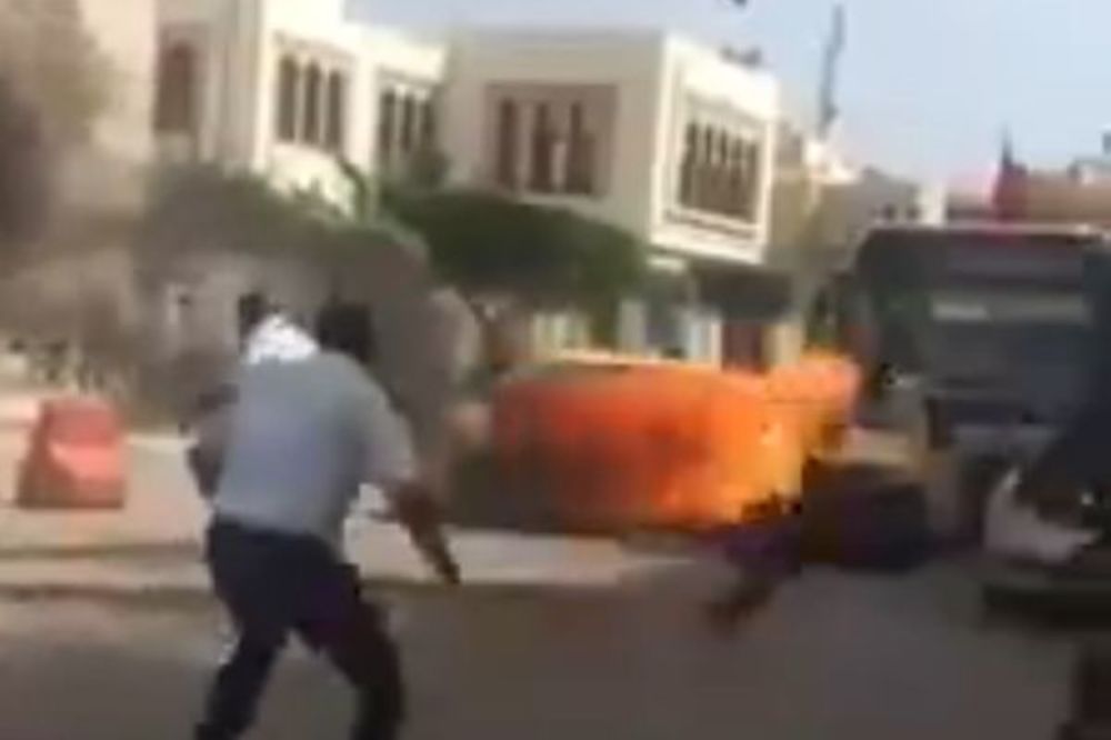 Puko ko zvečka: Spalio se na ulici usred bela dana! (UZNEMIRUJUĆI VIDEO)