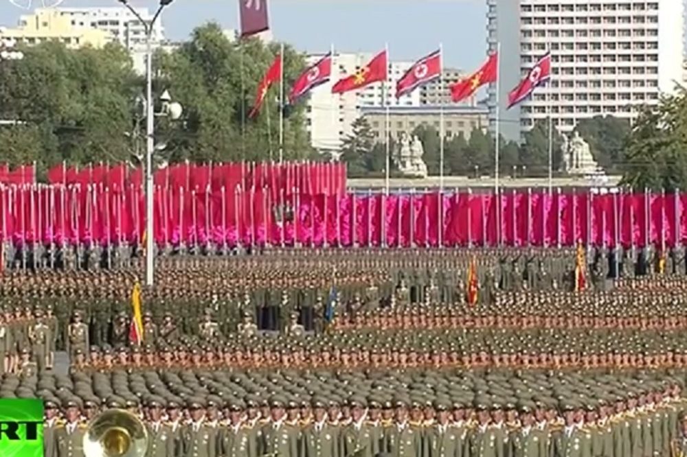 Spremni smo za rat protiv SAD! Impresivna vojna parada u Severnoj Koreji (FOTO) (UŽIVO)