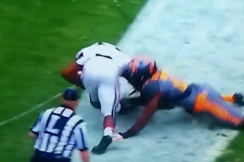 Igrač američkog fudbala ostavio nogu na terenu! (VIDEO)