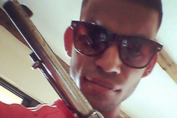 Nije dečak već je punoletan! Huliganu koji je gađao srpske fudbalere preti deset godina zatvora!