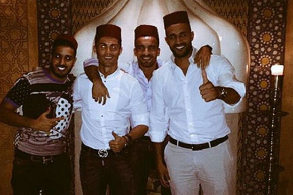 Ronaldo oduševljen Islamom: Da li će krenuti stopama Mohameda Alija? (FOTO)