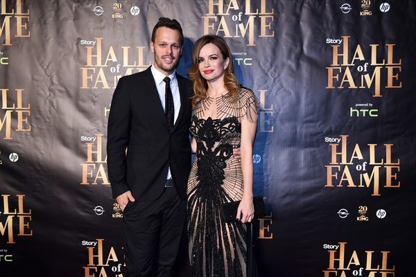 Mali Keba se grebe od Seve! Evo koliko para pevačica treba da zaradi za svadbu!  (FOTO)