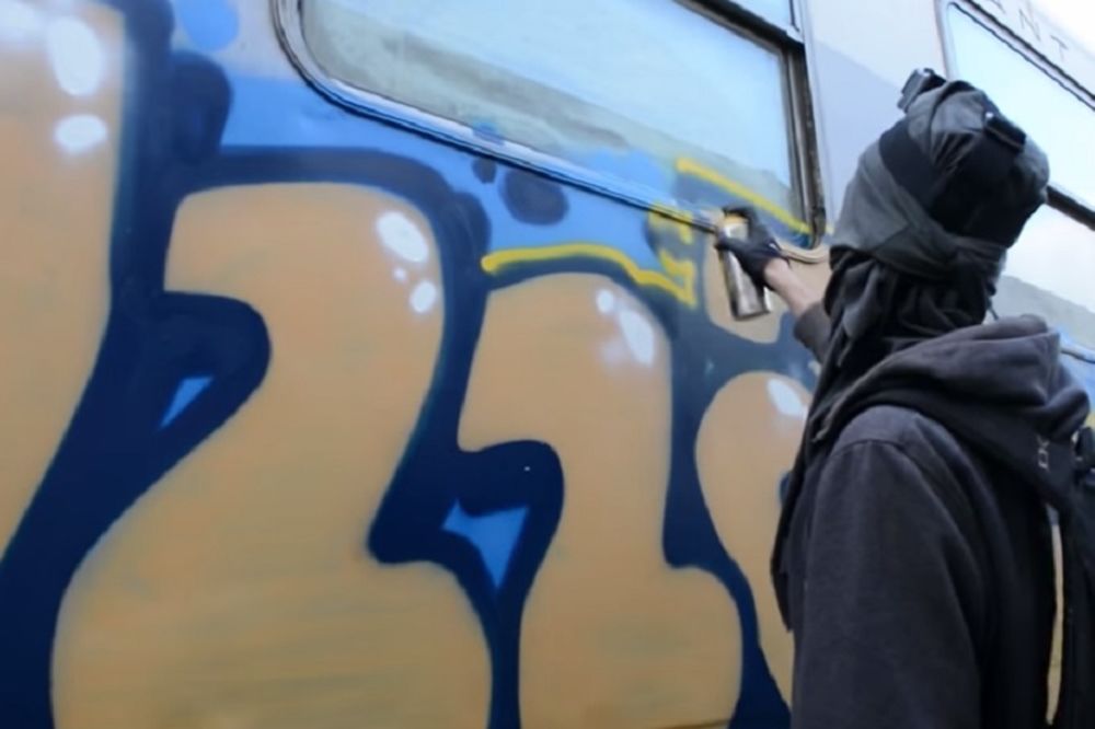 O ovom priča ceo grad: Kako su Česi autolakom uništili Beograd! (GIF)