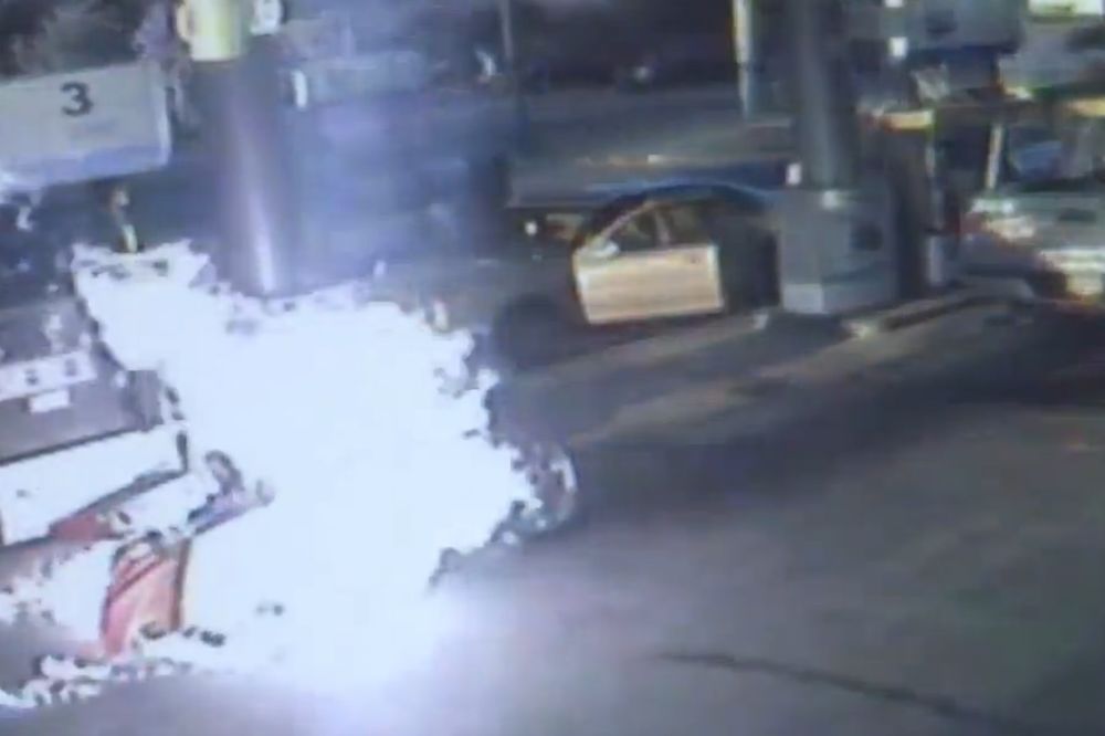 Želite da postanete Ghost Rider? Punite rezervoar dok vam je upaljen motor! (VIDEO)