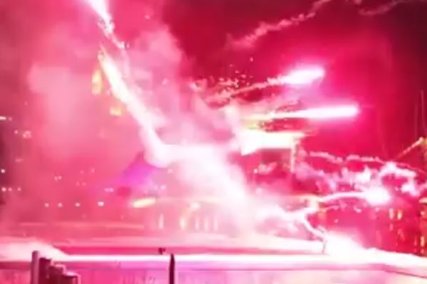 Ono kada neko toliko kida ples, pa kao da pršti vatromet... Ali stvarno! (VIDEO)