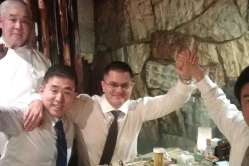 Kako je njemu dobro u životu: Pogledajte kako Vuk Jeremić uživa u Tokiju (FOTO)