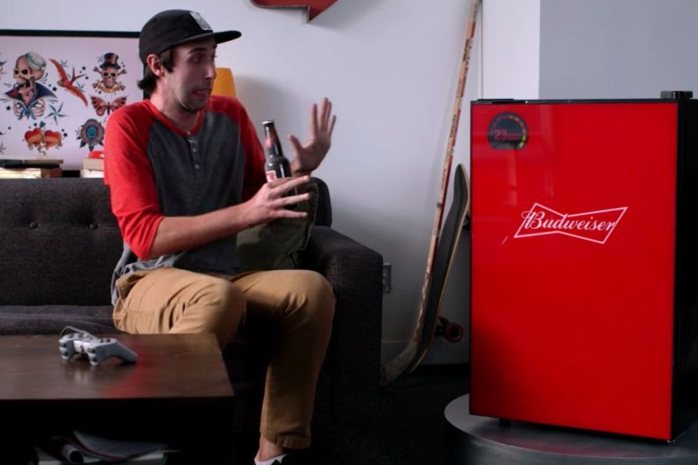 Frižider koji uvek zna broj flaša piva, javlja ako ga neko mazne i sam ga naručuje (VIDEO)