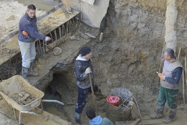 Jeziva tragedija u Krupnju: Dvojicu radnika zatrpala tone zemlje!