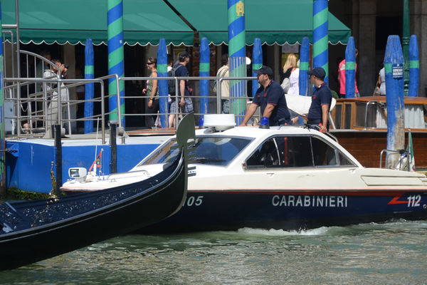 Bosanac u Veneciji oteo trajekt, zakucao ga za zid groblja i pobegao s mesta događaja!