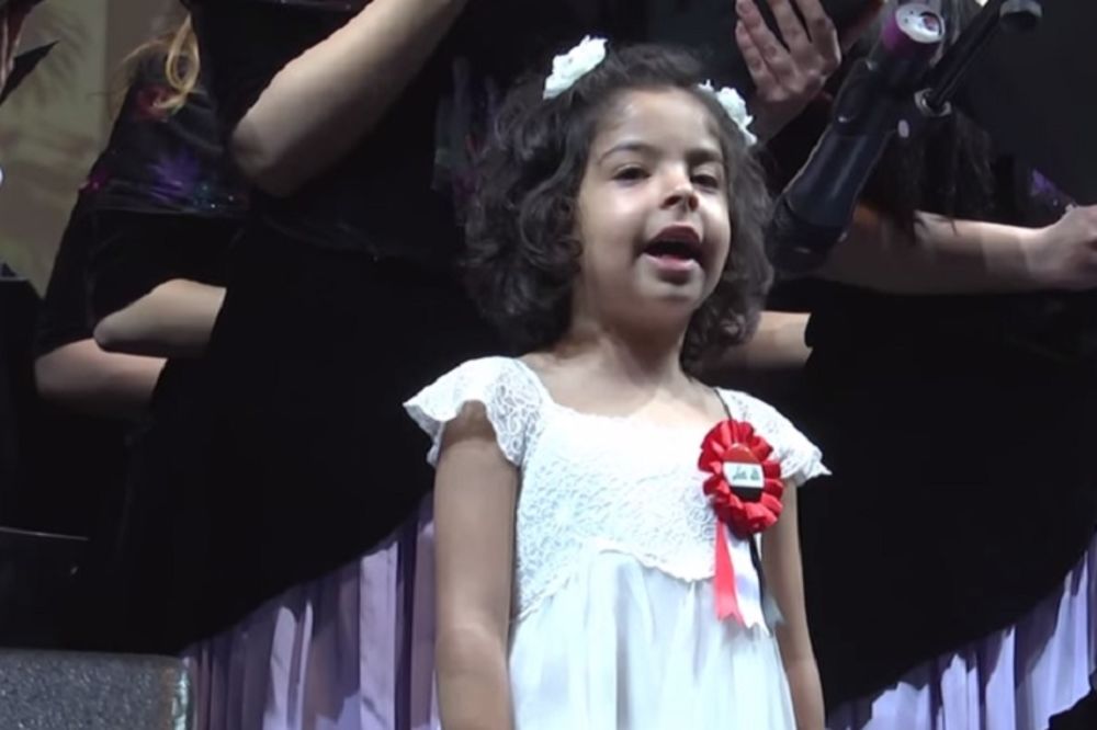 Naježićete se: Ćerka iračkog ambasadora peva Bože pravde! (VIDEO)