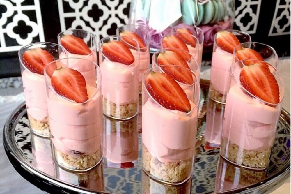 Zar nisu čarobni? Ovaj klinac pravi najslađe kolače na svetu? (FOTO)