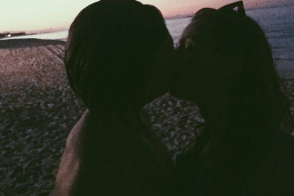 Andreja Pejić ima frajera!? S kim se to ljubi u sumrak? (FOTO)