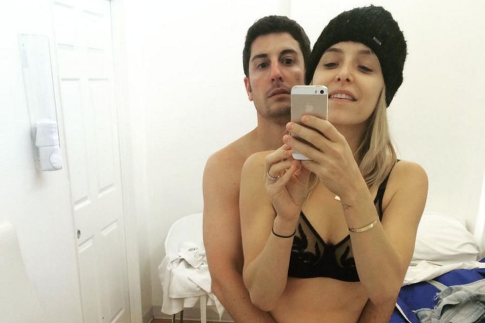 Pobedili! Zašto je ovo najbolji selebriti selfi? Dok ona slika, on... (FOTO)