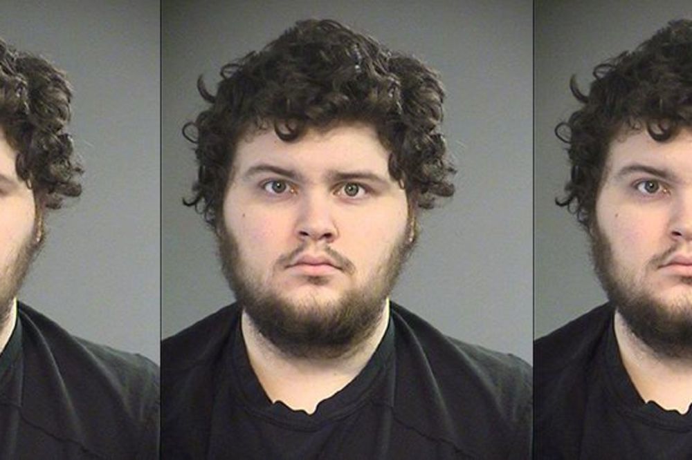 Brutalno prebio devojku jer mu nije donela hamburgere za večeru! (VIDEO)