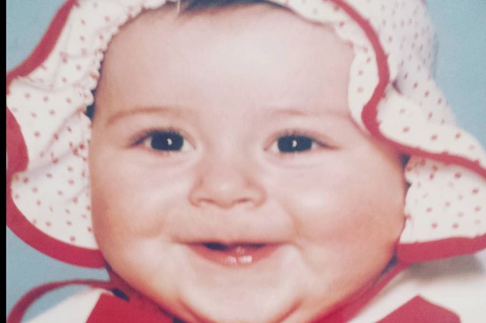 Ma, nemoguće! Ova slatka bebica je danas starleta kojoj se smeje cela Srbija! (FOTO)