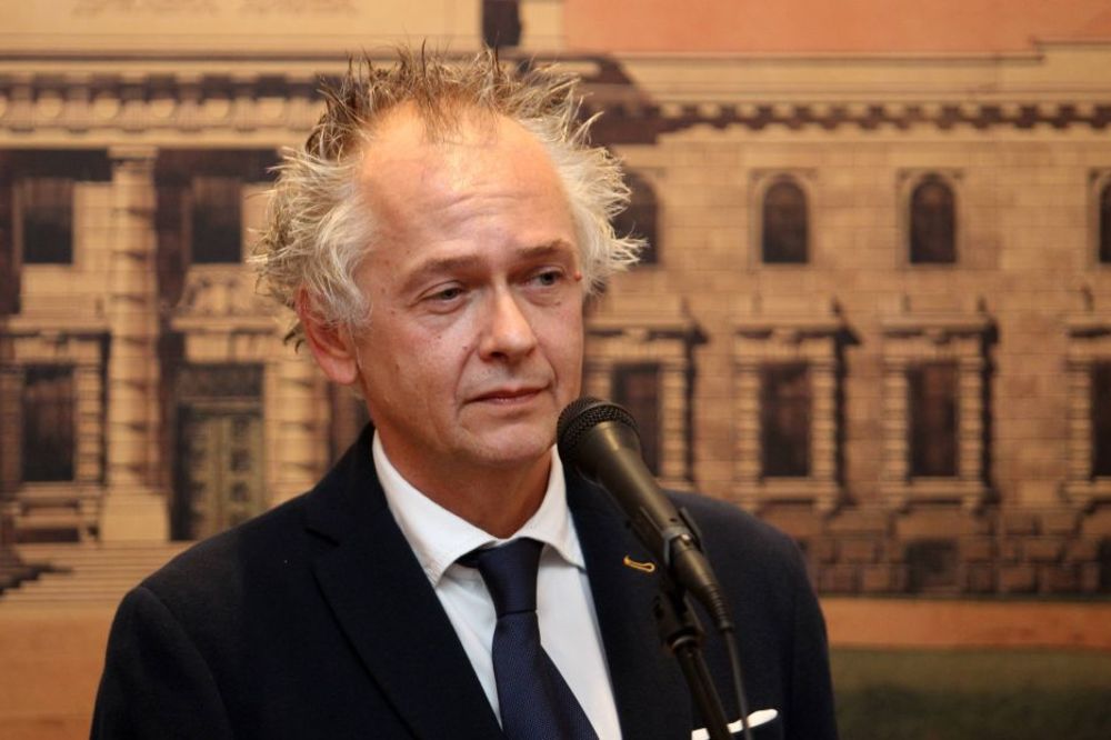 TASOVAC OPET NA TVITERU: Ko to ljulja kavez ministru kulture?