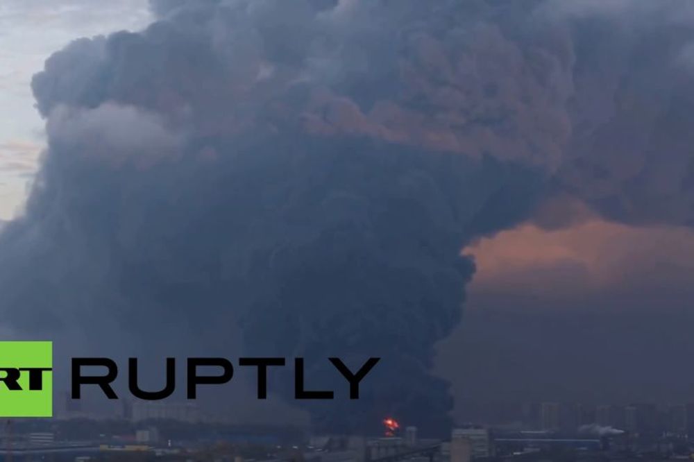 Veliki požar u Sankt Peterburgu: Gorelo skladište od 10.000 kvadrata! (FOTO) (VIDEO)
