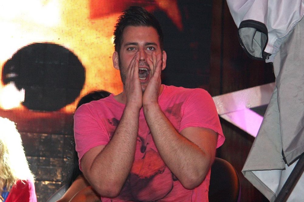 Ne gledajte Parove, nameštaju i lažu narod! Učesnik rijalitija popljuvao šou program u kom učestvuje