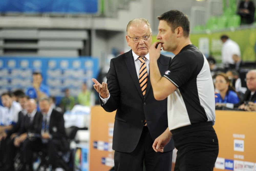 Njemu je košarka život: Duda Ivković pobegao iz bolnice da bi vodio Efes u Evroligi!