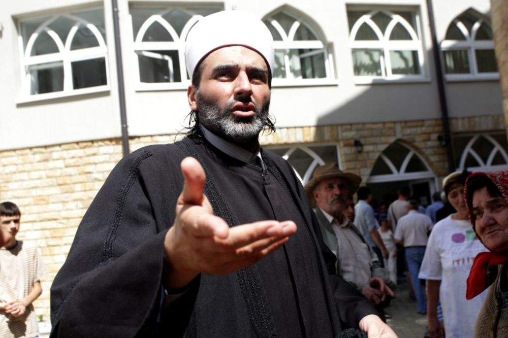 Ode u diplomate: Muftija Jusufspahić preko Fejsbuka pozdravio se sa vernicima (FOTO)